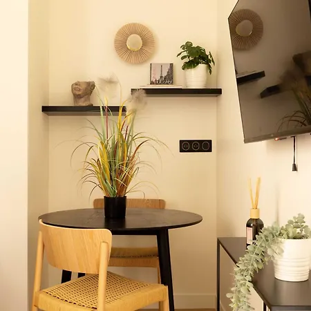 Charming A C 2p- Montorgueil Paris
